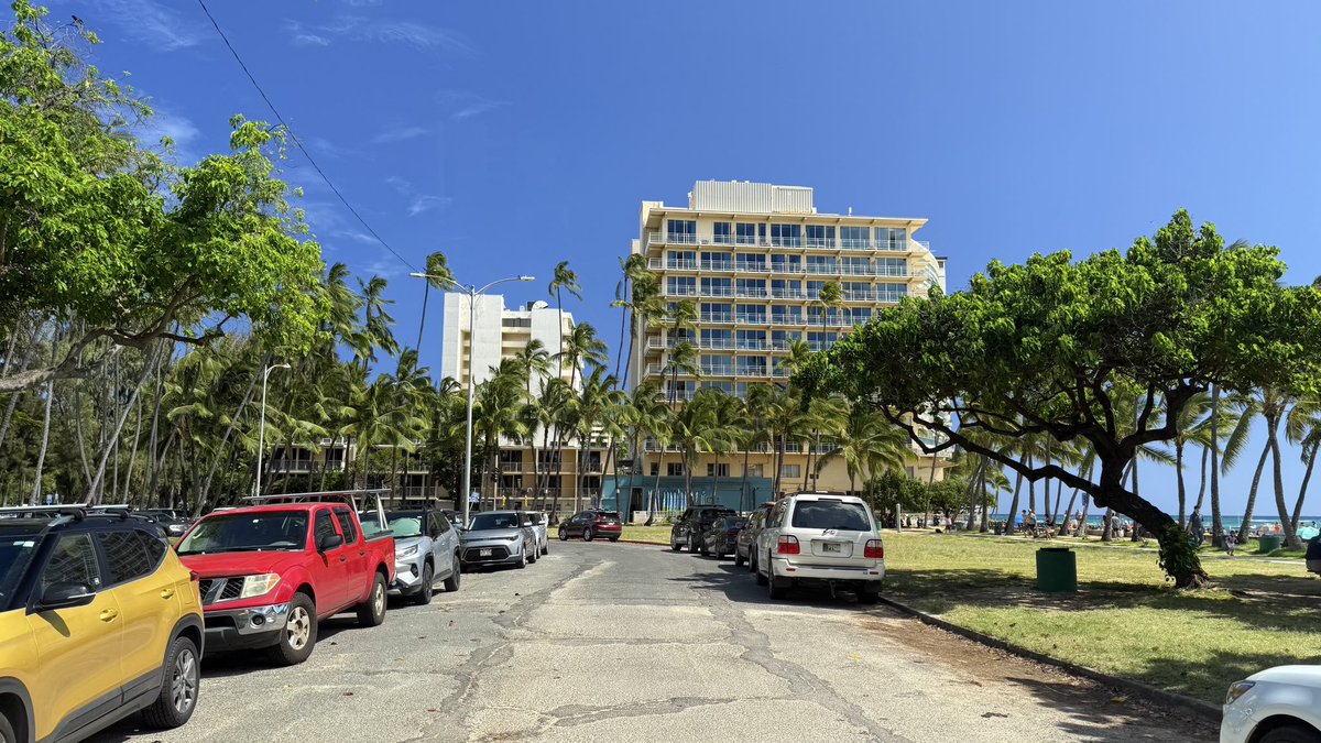 hawaii_isla808's tweet image. Kaimana Beach and The Kaimana Hotel in Honolulu.📸❤️🌴🏝️🏄🏻‍♀️🌺☀️🏊‍♂️🤿💫 #hawaii #oahu #waikiki #kaimanabeach #kaimanahotel