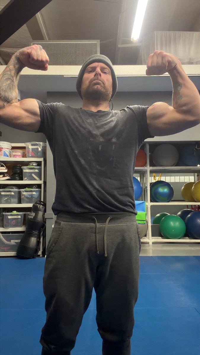 hotsoupmfer's tweet image. Last college event of the year for #CMU @WaysideCentral @Okellysmtp LFG #bouncer