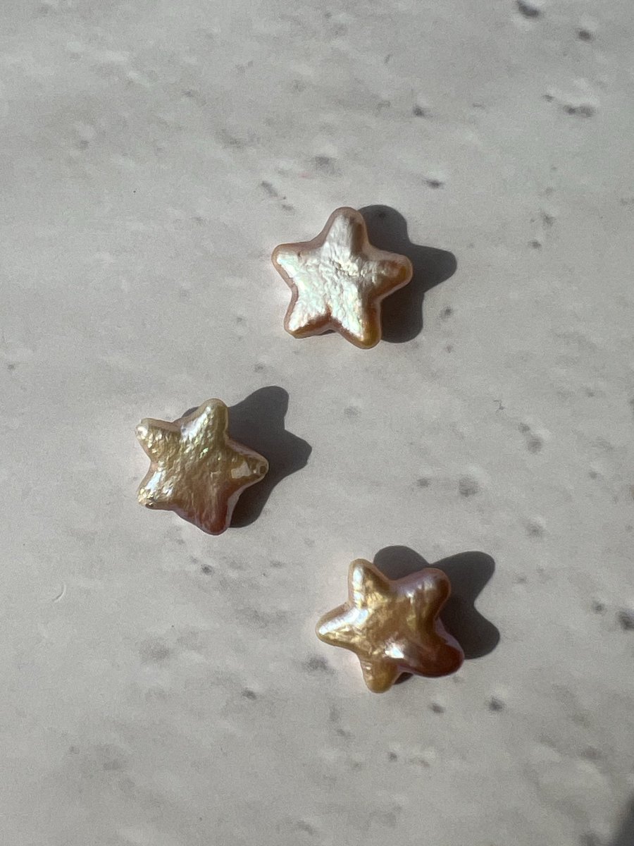 セーラームーン好きとしては素通りできなかった可愛い色の星型パール
アクセサリーに仕立てるぞー♡