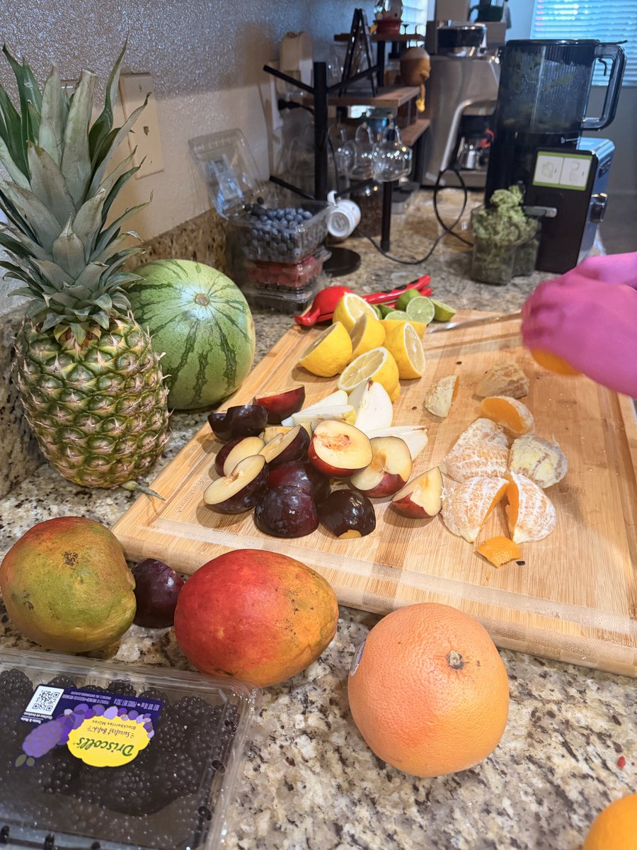 BadLove101's tweet image. Juicy 🥭🥥🍍     Weekly juicing! #juice #fresh #fresheats #thirsty #quenched #mango #sweet #juicy #blackberry