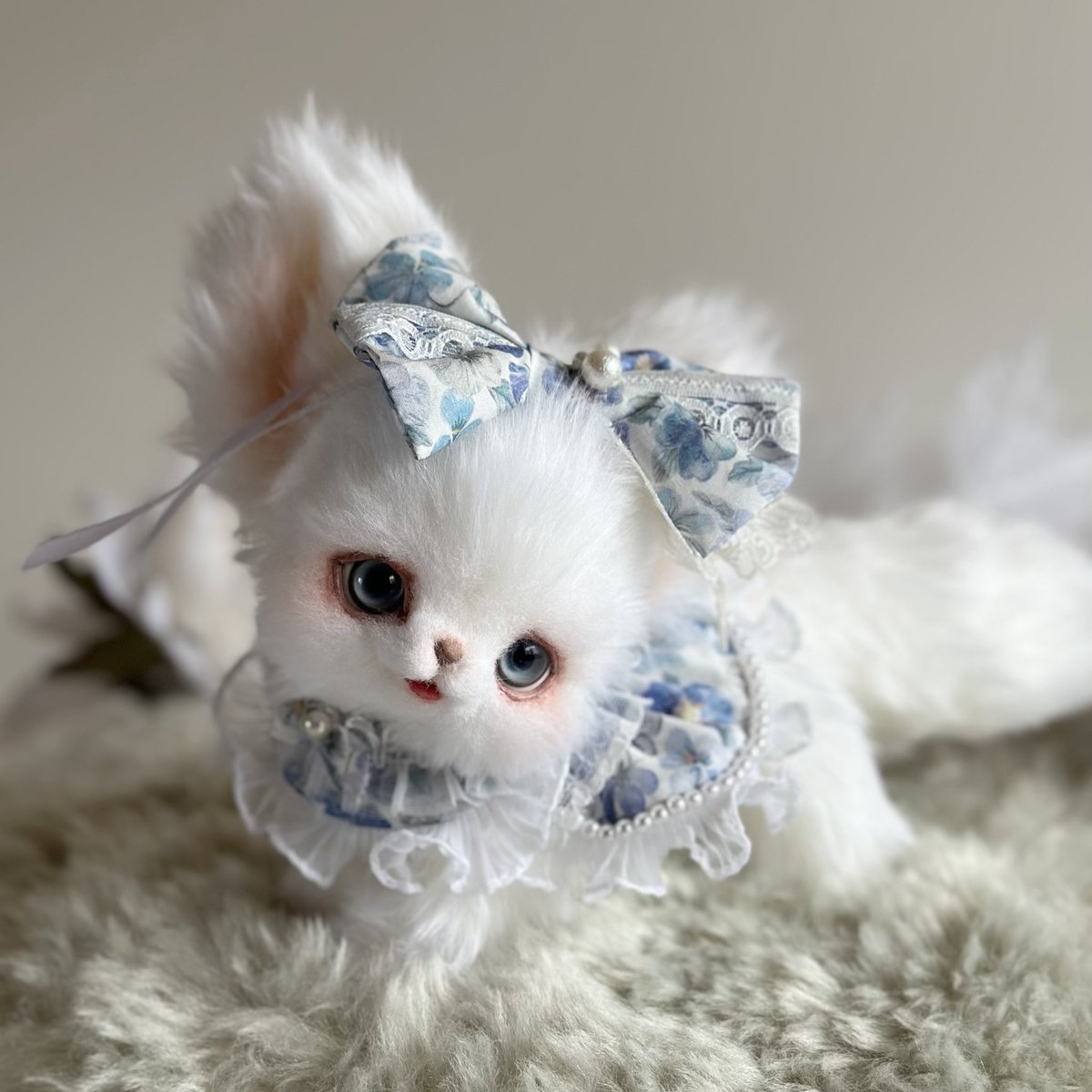 ボンボニエールに棲む妖精、ボンボン。
誕生しました🎀

#アートドール #ぬいぐるみ