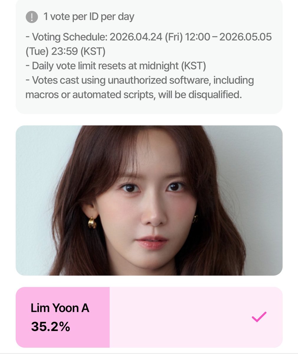 vote yoona for baeksang 🎀 tweet media