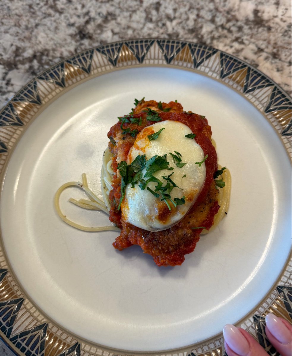 SmileyYYC's tweet image. Don’t ever let someone (recipe) tell you that making chicken parmigiana only takes 45 minutes 

#kissthecook 🧑‍🍳 😘 #MondayVibes #Dinner