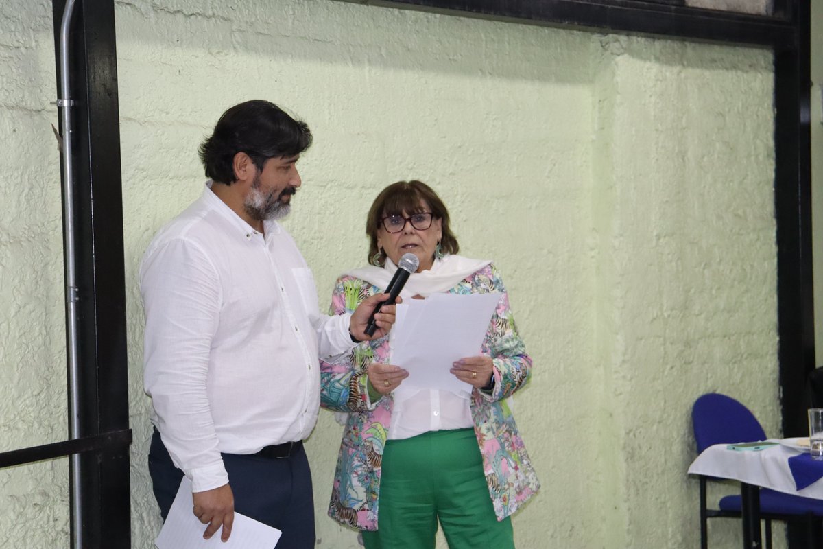 ANFUNTCH_CHILE's tweet photo. 🥳Esta tarde, realizamos un acto en conmemoración de nuestro octogésimo octavo aniversario. En una emotiva y fraterna ceremonia, nos saludaron el Director Nacional del Trabajo, David Oddó Beas, representantes de la CUT y de la APU. 

🤳Ver todas las fotos: https://t.co/87IohbLXha https://t.co/MONxxbrOPN