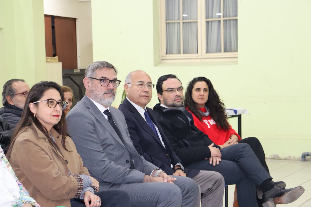 🥳Esta tarde, realizamos un acto en conmemoración de nuestro octogésimo octavo aniversario. En una emotiva y fraterna ceremonia, nos saludaron el Director Nacional del Trabajo, David Oddó Beas, representantes de la CUT y de la APU. 

🤳Ver todas las fotos: facebook.com/share/p/1FXVNF…
