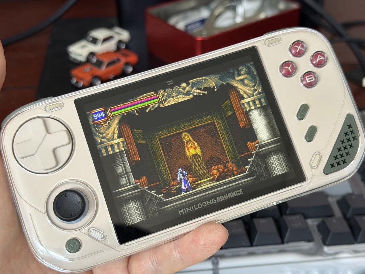 KeepRetro's tweet photo. MINILOONG Pocket 1 🤩🤩
A new excellent build quality handheld, with 4inch 720p  good display. #miniloong #miniloongpocket1 https://t.co/CtKGeRDfWR