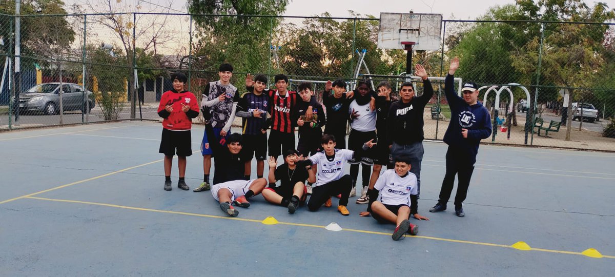 murcirojas_17's tweet image. Gran tarde junto a los niños de la Comuna El Bosque. Vamos por más 💪⚽️🇨🇱 @munielbosque  @manuelzunigaok #felizlunes  #vamospormas💪 #fé #cefamcondoresdechile #conviccion   @saludelbosque