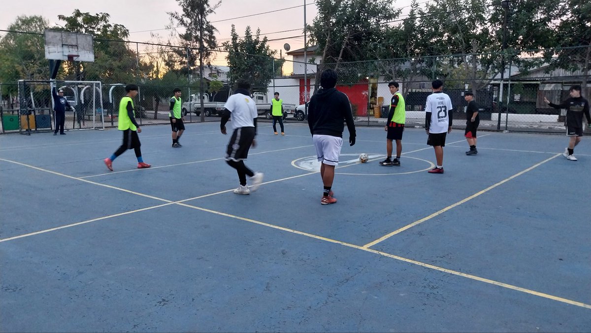 murcirojas_17's tweet image. Gran tarde junto a los niños de la Comuna El Bosque. Vamos por más 💪⚽️🇨🇱 @munielbosque  @manuelzunigaok #felizlunes  #vamospormas💪 #fé #cefamcondoresdechile #conviccion   @saludelbosque