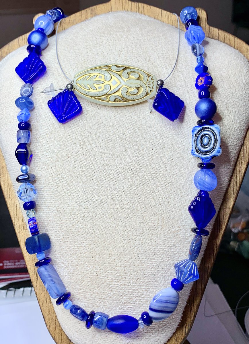 DustyKnicknack's tweet image. Blue Jumble - $30 Necklace and Earring Set
Vibrant and colorful, it's jewelry that delights the eye. #ShopSmall #Jewelry #Gift