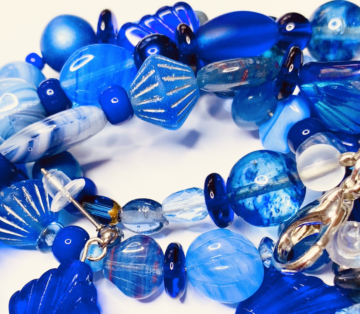 DustyKnicknack's tweet image. Blue Jumble - $30 Necklace and Earring Set
Vibrant and colorful, it's jewelry that delights the eye. #ShopSmall #Jewelry #Gift