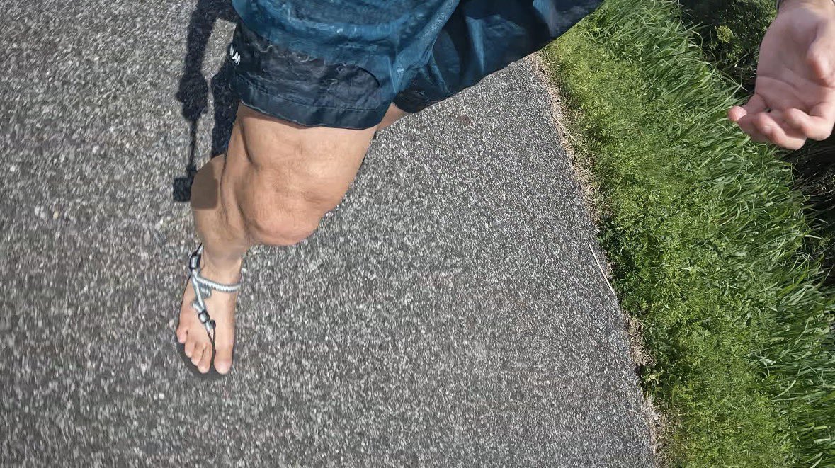 走ってる人 tweet media