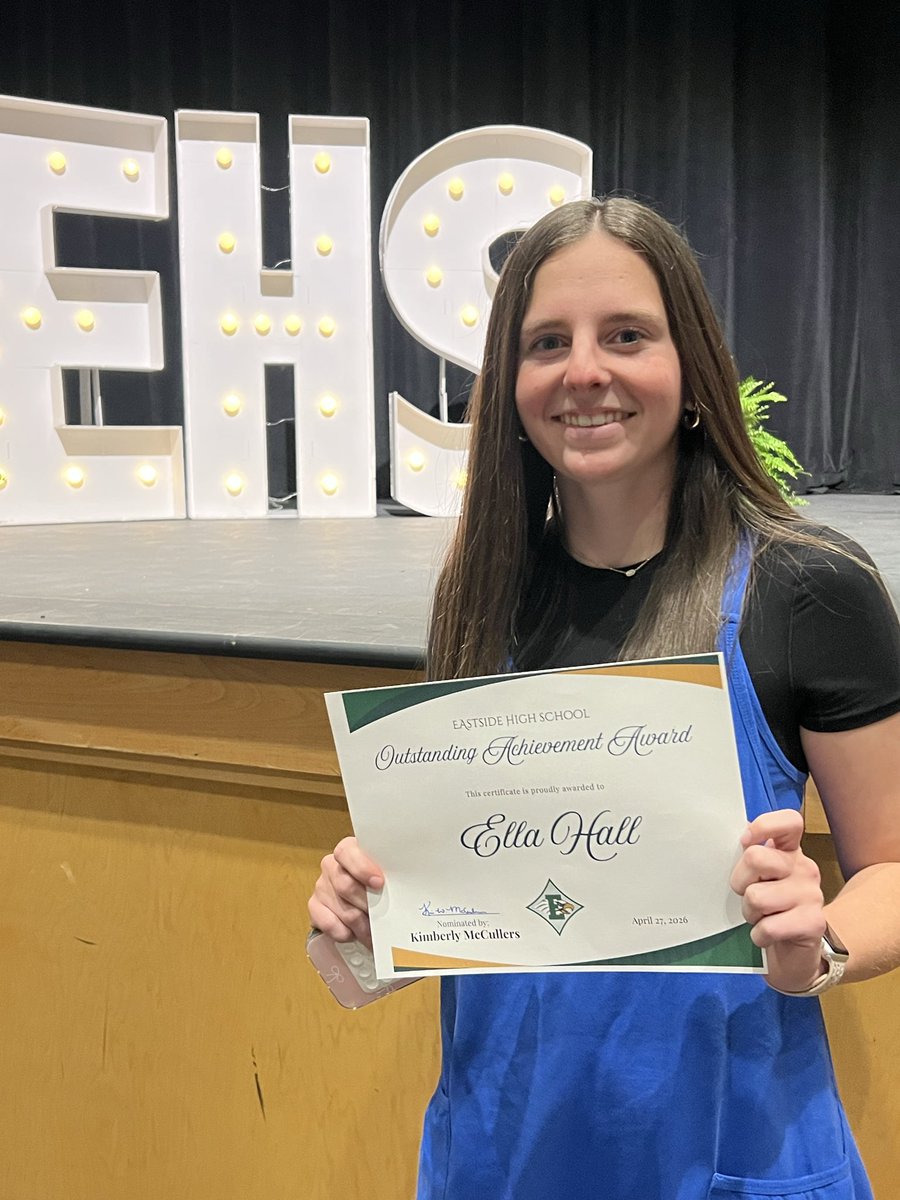 Ella_Hall2028's tweet photo. Proud to be recognized at Honors night!!! Outstanding achievement in ELA!!! #academicathlete
#classof2028 @softballeagles @egscsoftball 
@YHC_Softball @BrenauSoftball @BerrySoftball @RUSoftball22 @SUHawksSoftball @GGC_Softball @AgnesScottSB @Coach_Hatt https://t.co/muMv0w8jWV