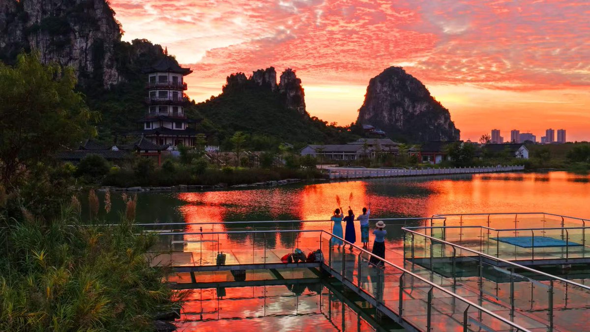 ChinaDaily's tweet image. #China plans to strengthen #water body protection by establishing a regular census system for rivers and lakes and introducing a target-based management system to ensure flows that meet basic ecological needs. #environment bit.ly/4uyEwMz