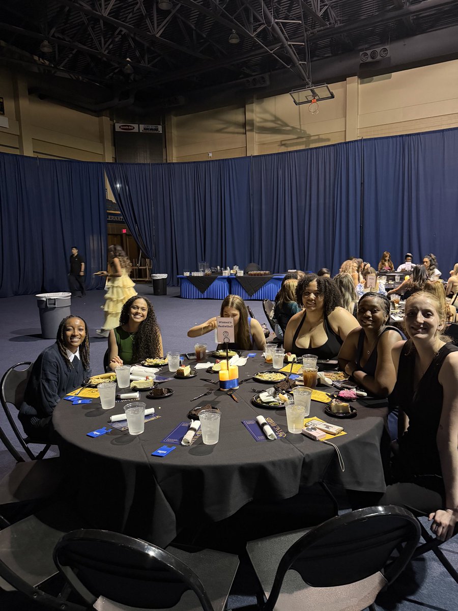 StMUwbb's tweet image. Every moment mattered, every person made it special. Forever thankful.
Congratulations to our nominees and award winners, so proud of each of you! 💙💛

#FangsOut 🐍 | #EarnIt 🦾