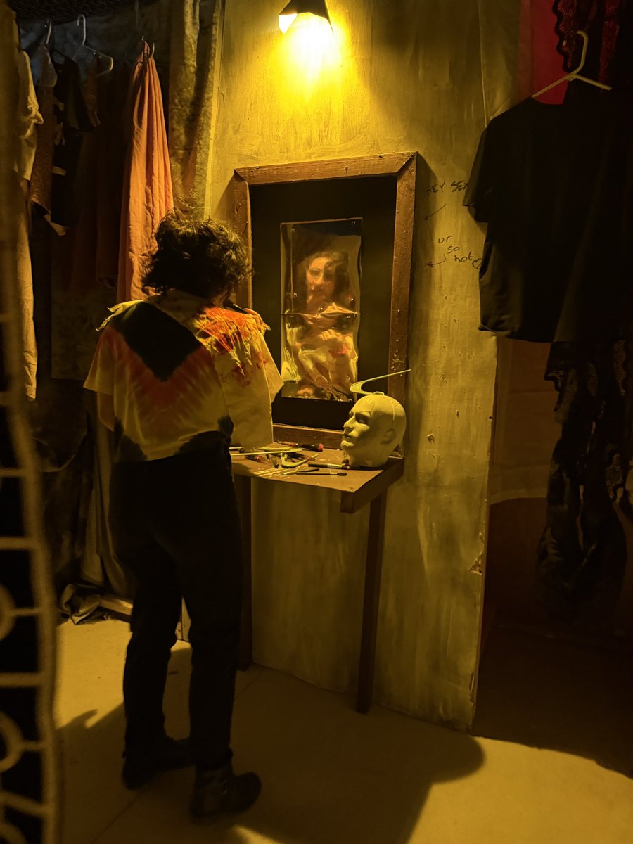 Michelle, Kenneth &amp; Maddy are back to chat #HHN35 tickets now available for purchase AND hear all about Michelle’s trip to the University of Florida’s Swamp Haunters Halfway to Halloween Haunted House!! Enjoy! 🎃 <a href="/SwampHaunters/">Swamp Haunters</a> 

open.spotify.com/episode/5maXoQ…