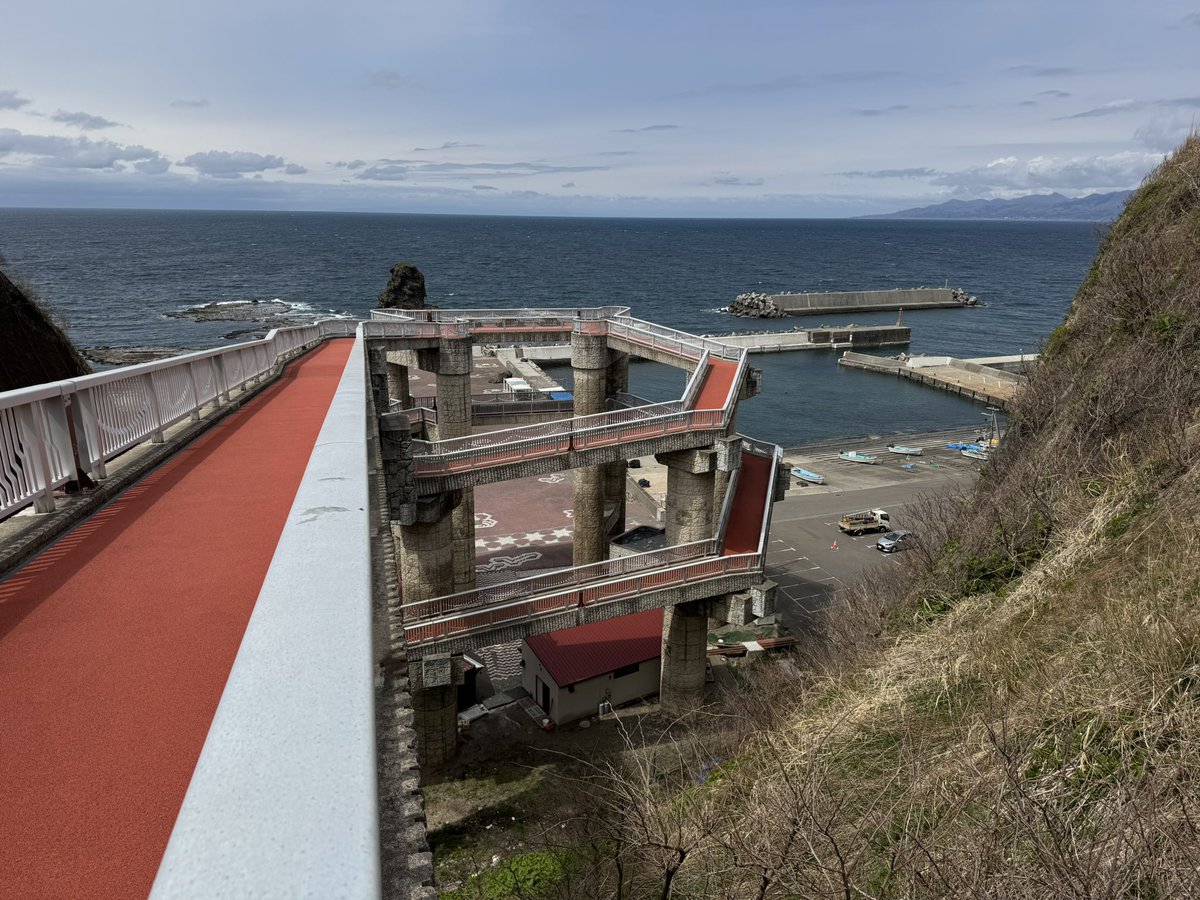 なます tweet media