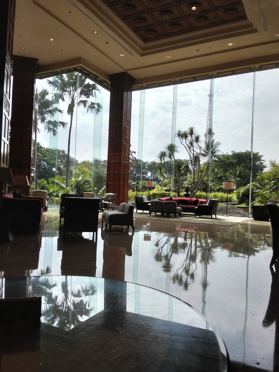 Mr_Ask_Why's tweet image. #Tuesday #morning #relax and waiting in #lobby @ShangriLaHotels 😊 
#ShangrilaHotels #Shangrila #FiveStarHotel