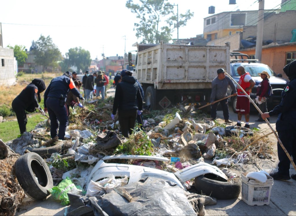 VipMujeres's tweet photo. 🩷 Ecatepec intensifica limpieza urbana: supera las 51 mil toneladas de basura recolectadas en 2026

• La cifra equivale a llenar cinco veces el Estadio Azteca 

https://t.co/IHu8DAhI47 https://t.co/Epahgrh9eM