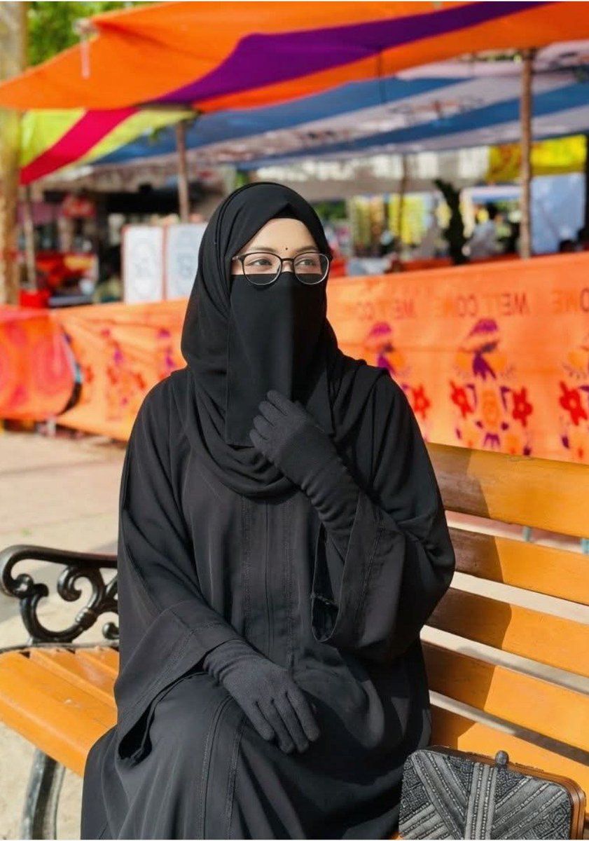 Zaid1280338's tweet image. पहले मैं गटर के कीड़ों को ही दुनिया के सबसे गंदे जीव समझता था ।

जबसे मैंने चमचों और दोगलों को देखा हैं, मेरी सोच ही बदल गई..!
#support me