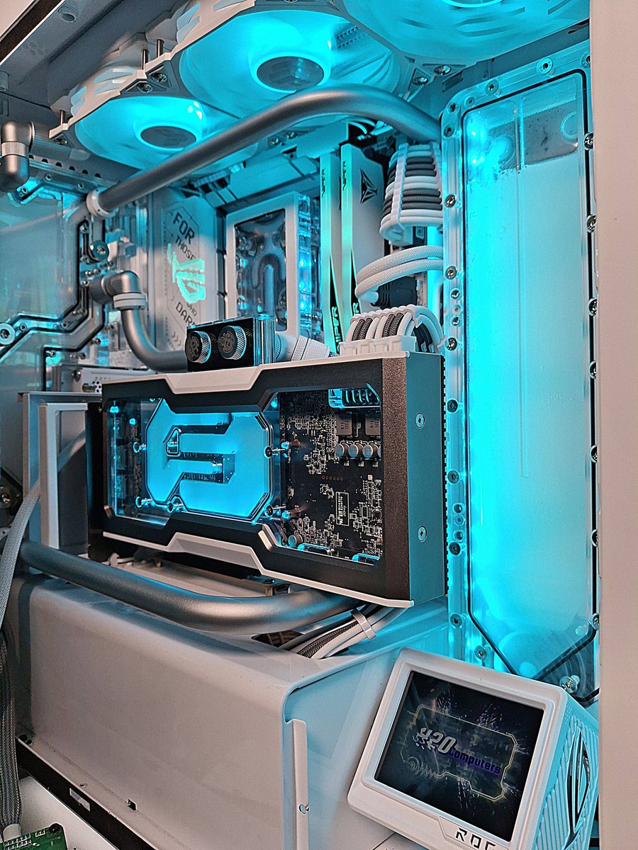 XPCMTeam's tweet image. Project Snowblind by H2O computers  @H2OComputers 

#pcbuild #pcsetup #pcmodding #gamingpc #custompc #xpcm #watercooling #customloop