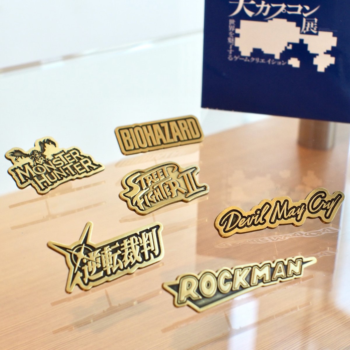 大カプコン展ロゴピンバッジフルセット　バイオハザード　逆転裁判　ロックマン等 大カプコン展 ロゴピンバッジ 逆転裁判 - メルカリ