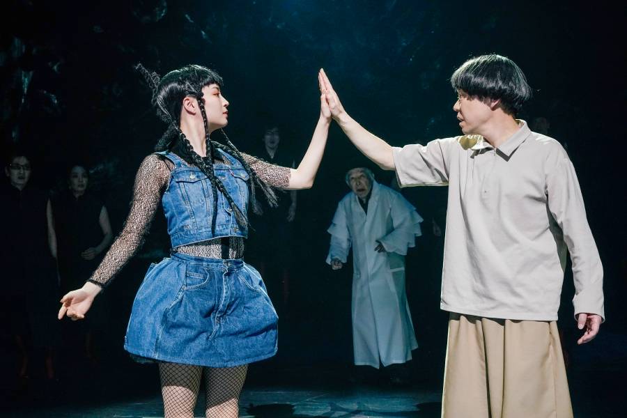 【劇評】「声なき声」の現在地――NODA・MAP『華氏マイナス320℃』／内田洋一 theatrearts.aict-iatc.jp/202604/9101/ <a href="/Theatre_Arts/">シアターアーツ編集部</a>より