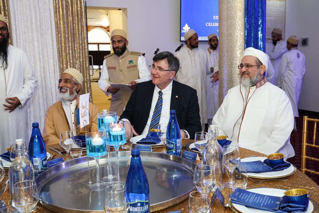 Bohras_Canada's tweet image. Honoured to welcome MP @CostasMenegakis, Mayor @DavidWestRH, Mayor @iainlovattws, and partners from @YRP and Toronto Faith Council to the #DawoodiBohra #Toronto community’s Eid gathering.

An evening centred on unity, service, and shared values, including a showcase of