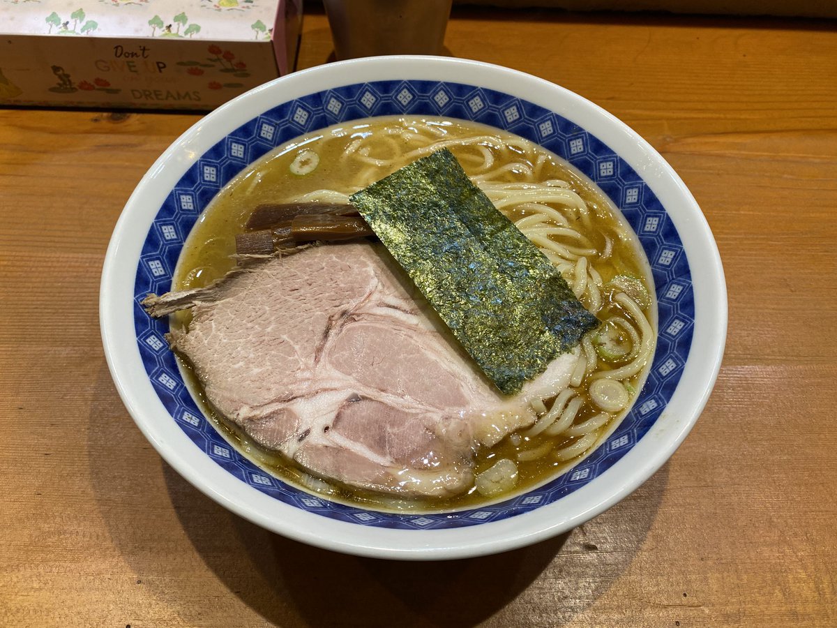 _tabibitonoki's tweet photo. りょうが＠荻窪で塩ラーメン。
くじで1年間ラーメン無料が当たったらどうしよう？と妄想してましたが、残念ながらハズレでした。まぁそんなもんでしょう。 https://t.co/S24bNcZ7x7