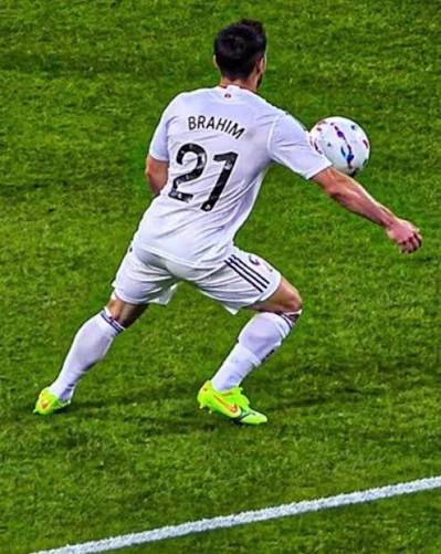 Mustaphareda9's tweet photo. @oussama1534 @InCampNou نعم ريال المظلوم ههههههه https://t.co/RwrG2TGFhY