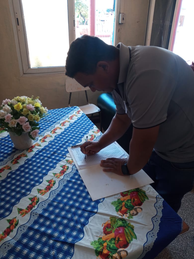 CEPHolguin19's tweet photo. En los municipios de #SaguadeTanamo, #Cueto y #Moa , trabajadores de los Consejos Electorales Municipales, reafirman su compromiso con la Patria.
#MiFirmaPorLaPatria
#HonorHolguinero https://t.co/tmCvYpl649