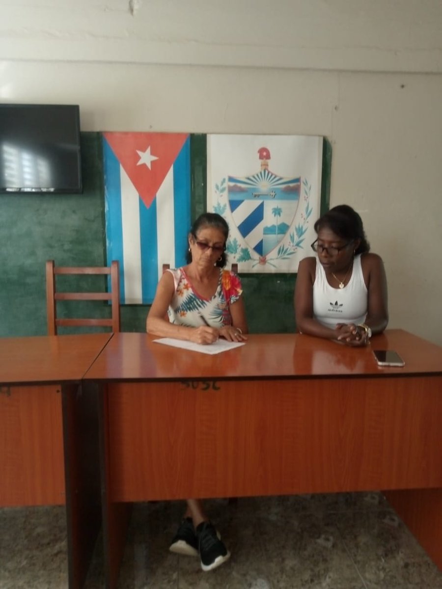 CEPHolguin19's tweet photo. En los municipios de #SaguadeTanamo, #Cueto y #Moa , trabajadores de los Consejos Electorales Municipales, reafirman su compromiso con la Patria.
#MiFirmaPorLaPatria
#HonorHolguinero https://t.co/tmCvYpl649
