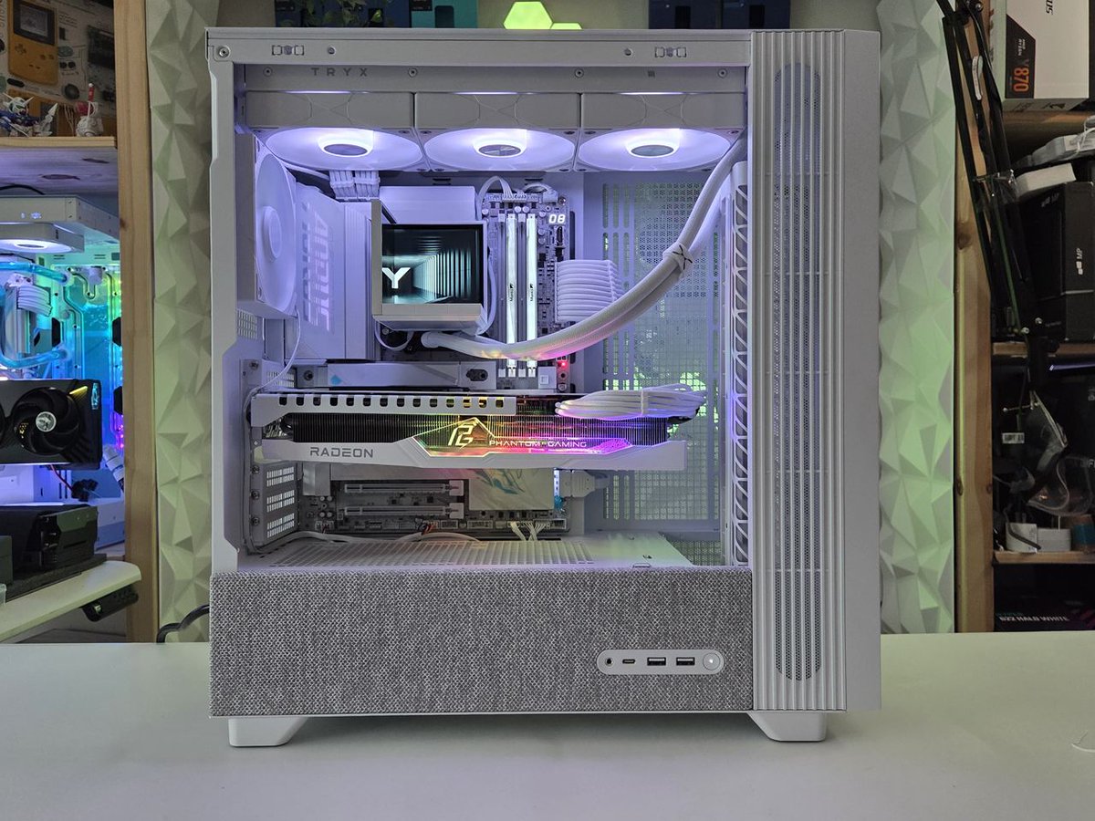 XPCMTeam's tweet image. PC Build by XPCM using Tryx FLOVA case @tryxglobal  @funkykit @xpcmteam 

#pcbuild #pcsetup #pcmodding #gamingpc #custompc #xpcm #watercooling #customloop #tryx #funkykit