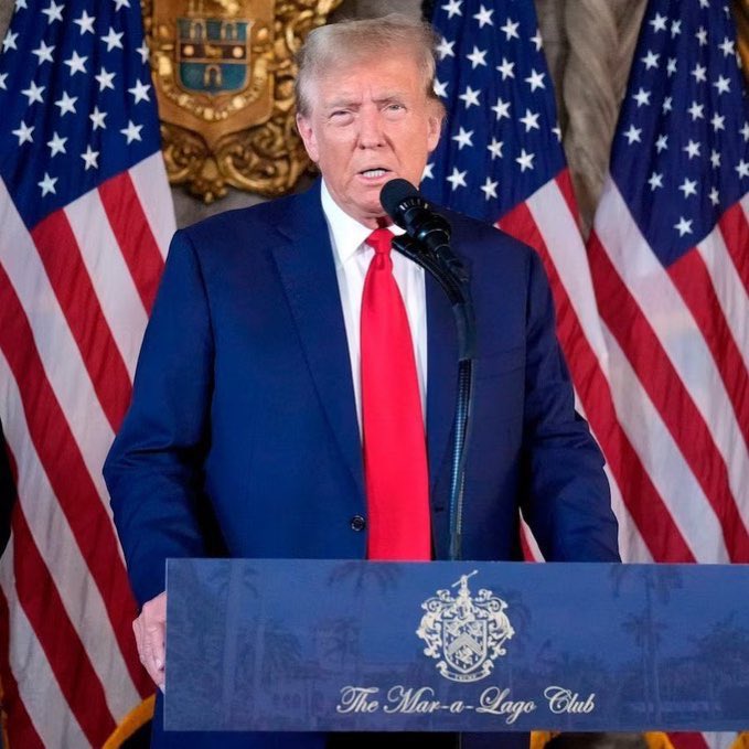 Julian Assange tweet media