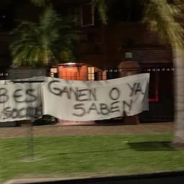 yo con la frase más tranquila en el banderazo