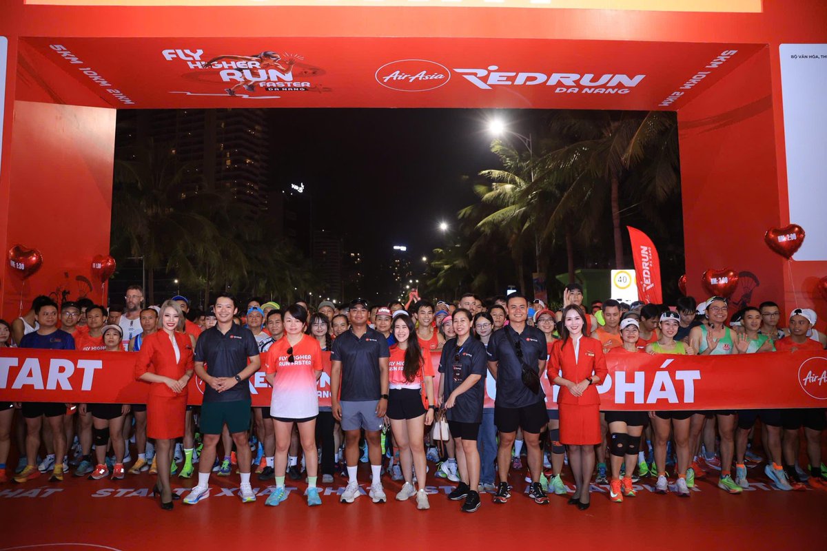 AirAsia tweet media
