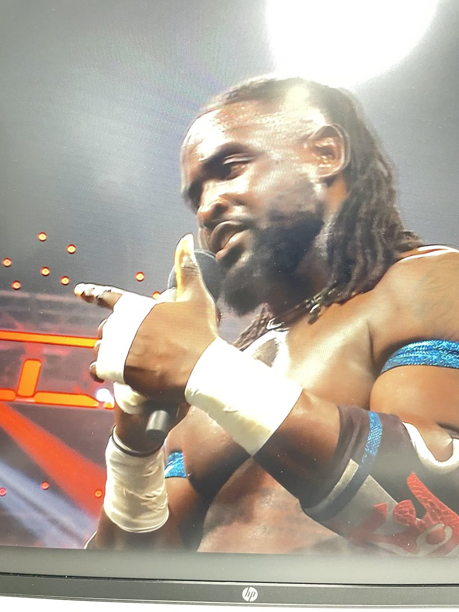 OLISOTOLANDIVAR's tweet photo. #OBAFEMI córtate las uñas… puedes herir a otros luchadores, y además se ve mal. @WWE @TripleH cut off the nails 💅 to OBA. Best regards from #ecuador 🇪🇨 https://t.co/Zl612RaP2C