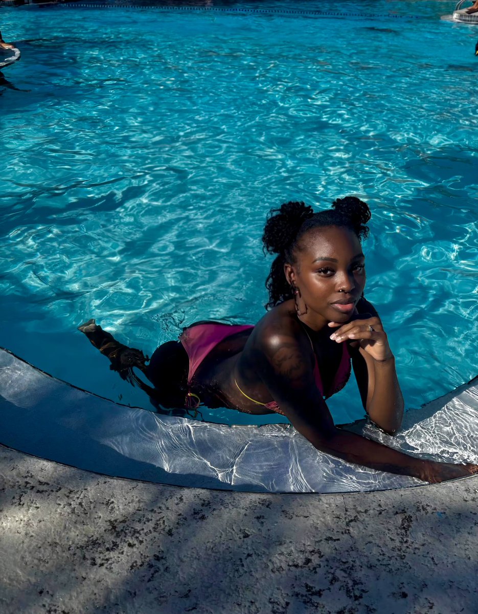 avacarter_'s tweet image. I just wanna do fun stuff &amp;amp; be pretty. That’s all!

#milf 
#mom