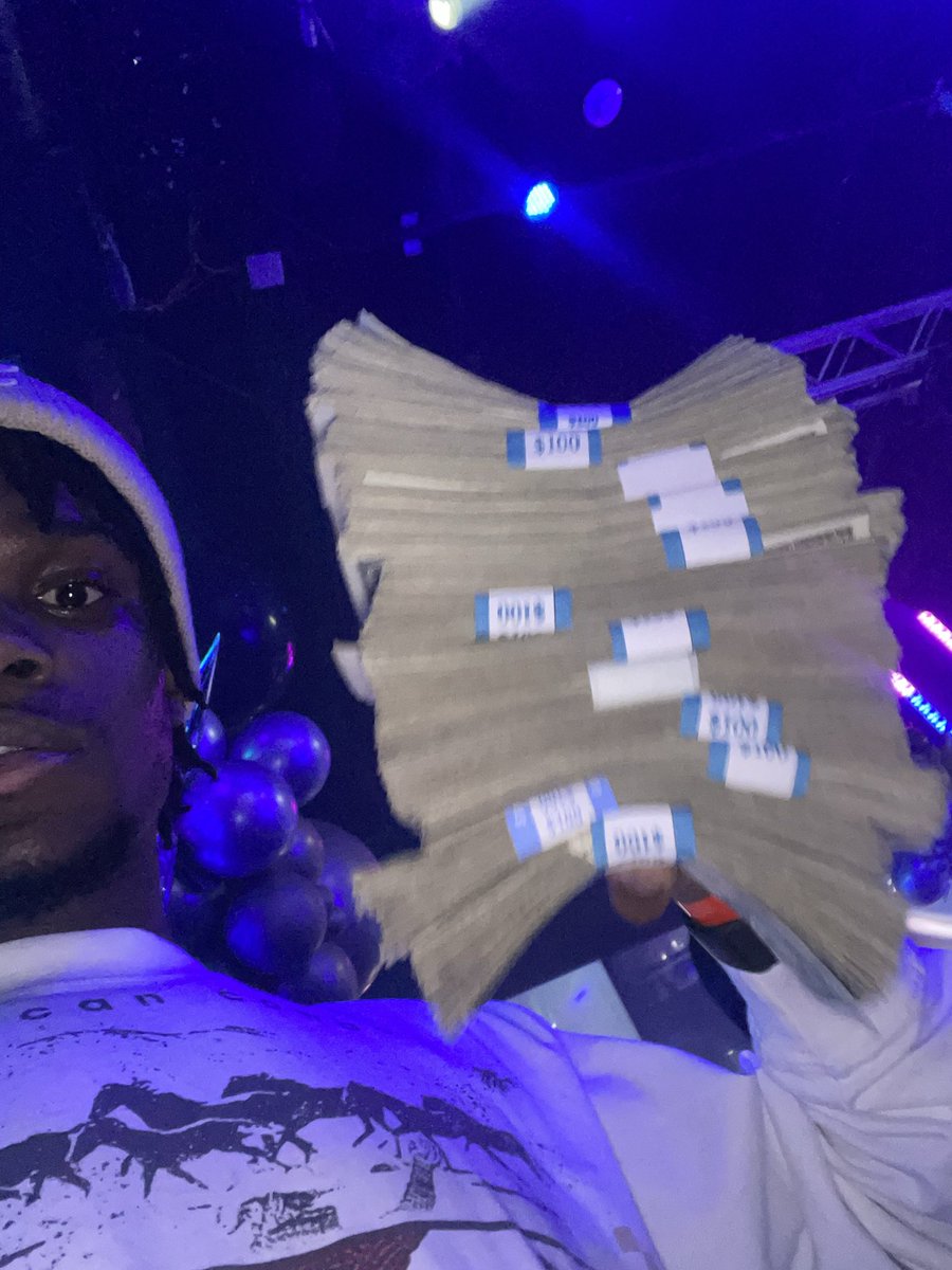 QuarterSliced's tweet photo. In Miami Paying All Types of Fees .. https://t.co/Cn4TtyjnHs
