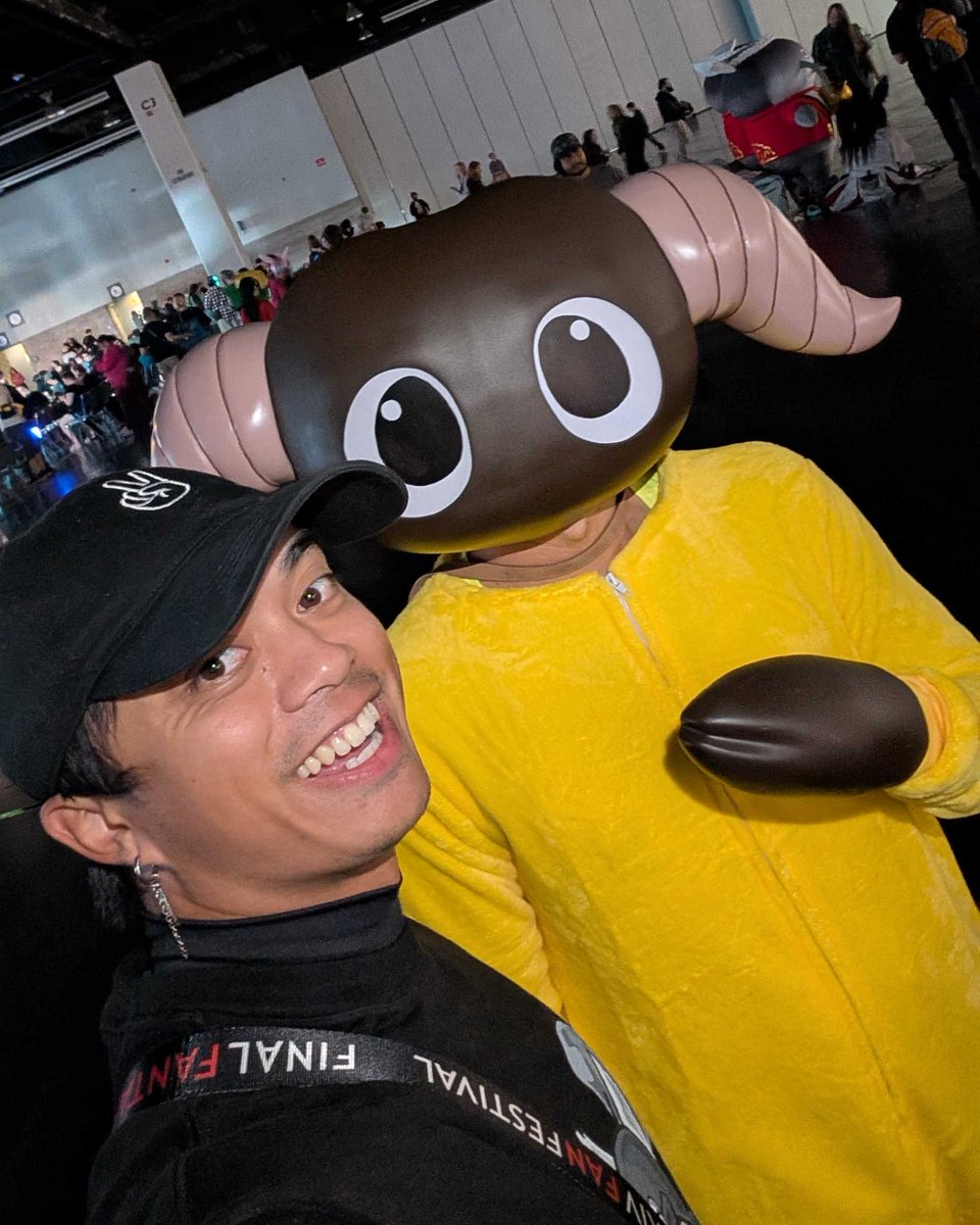 Vyshera's tweet photo. RAAAAAAA #Fanfest post

I'm always one to forget to take pictures, but at least I remembered to take some this time around. Always v happy to meet up with FFXIV friendos and meet some new ones 🥹 https://t.co/6aKg2gDByB