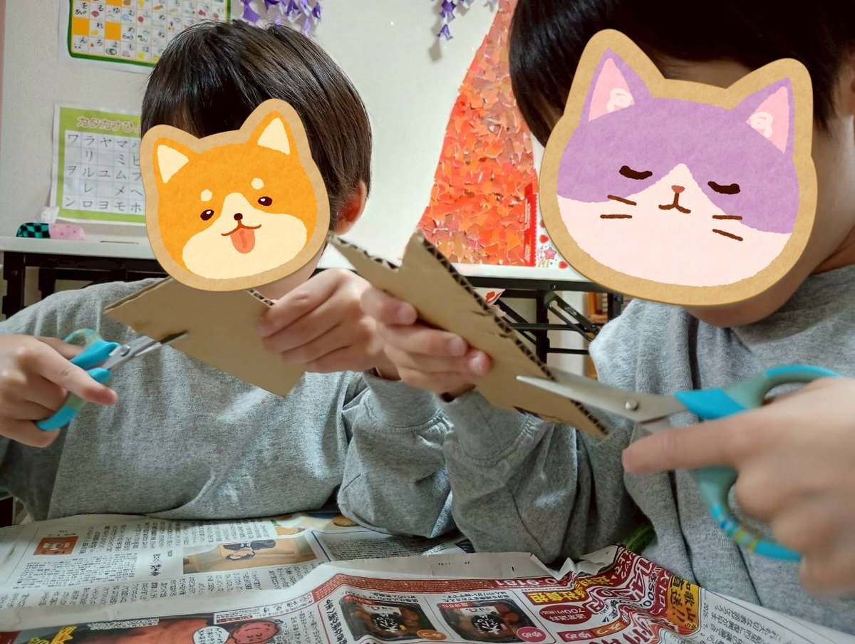 houkago_rian's tweet photo. 4月工作週間💫
ダンボールに切り込みを入れて糸を巻いて､､､好きな色で塗ったり文字を書いたり♪それぞれこだわりがあって集中して取り組んでいました！
#放課後等デイサービス
#放課後等デイサービスリアン
#放課後等デイサービス大阪
#放課後等デイサービス淀川区 https://t.co/JXHfR3NXrD