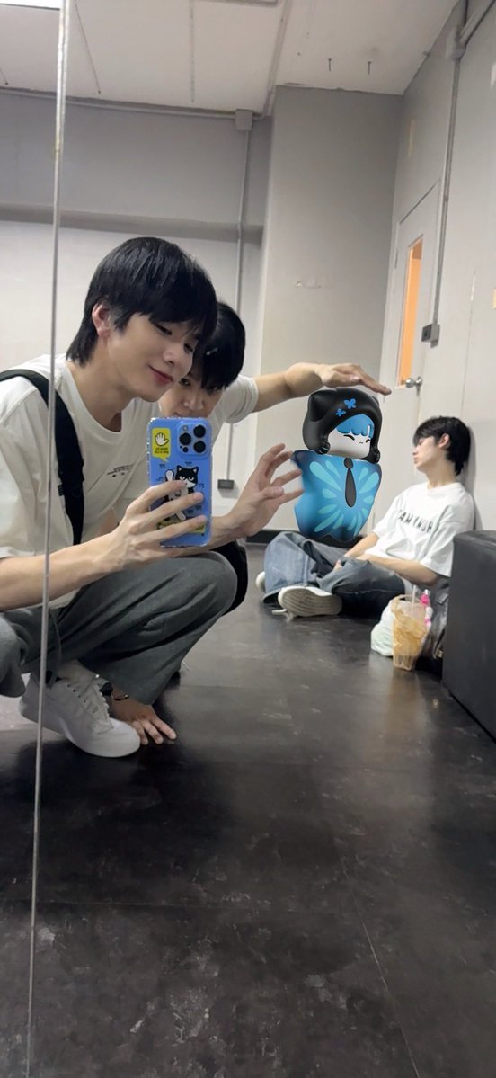 SPyae29124's tweet image. พวกเขาน่าขำจังเลย 🥹🤏🏼

#AuAuSave
#Por