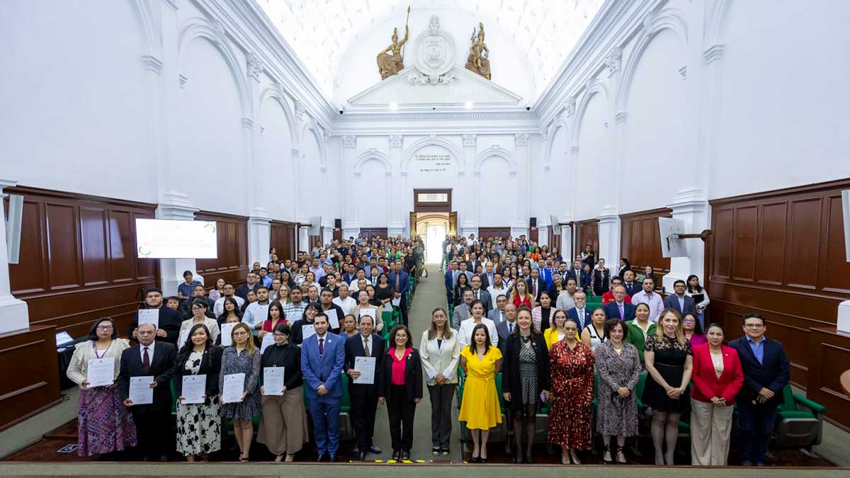 AGENCIAMVT's tweet image. #Educación UAEMéx entrega 93 bases y recategorizaciones a #personal administrativo, fortaleciendo la estabilidad laboral y el reconocimiento profesional. mvt.com.mx/uaemex-fortale… @AGENCIAMVT @UAEM_MX