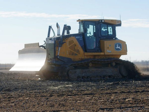 tewrexcn's tweet image. Smarter machines = better margins.

The John Deere 850 X Crawler Dozer combines SmartGrade + E-Drive to cut fuel use, reduce rework, and boost grading accuracy on large jobsites.
#Construction #SmartGrade #HeavyEquipment #Innovation #Earthmoving