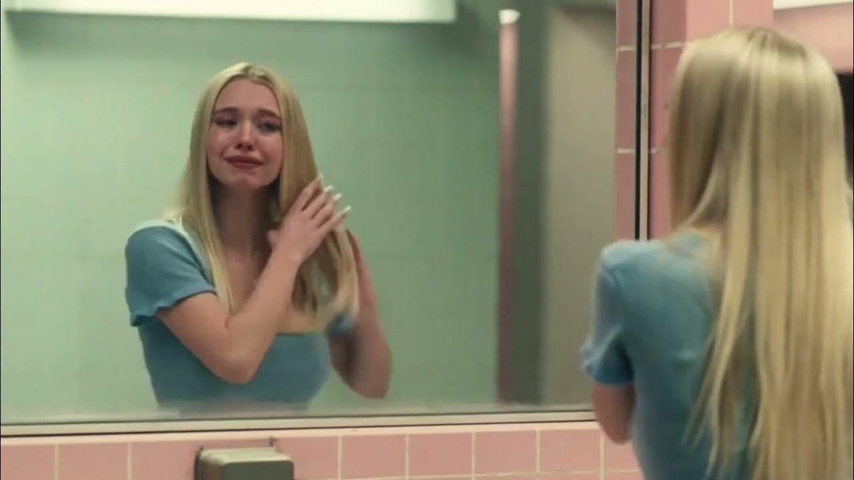 TiffanySco25783's tweet image. she really thought that was the right decision when everything felt off and it’s not even surprising. #Series #Rue #Relatable #Aesthetic