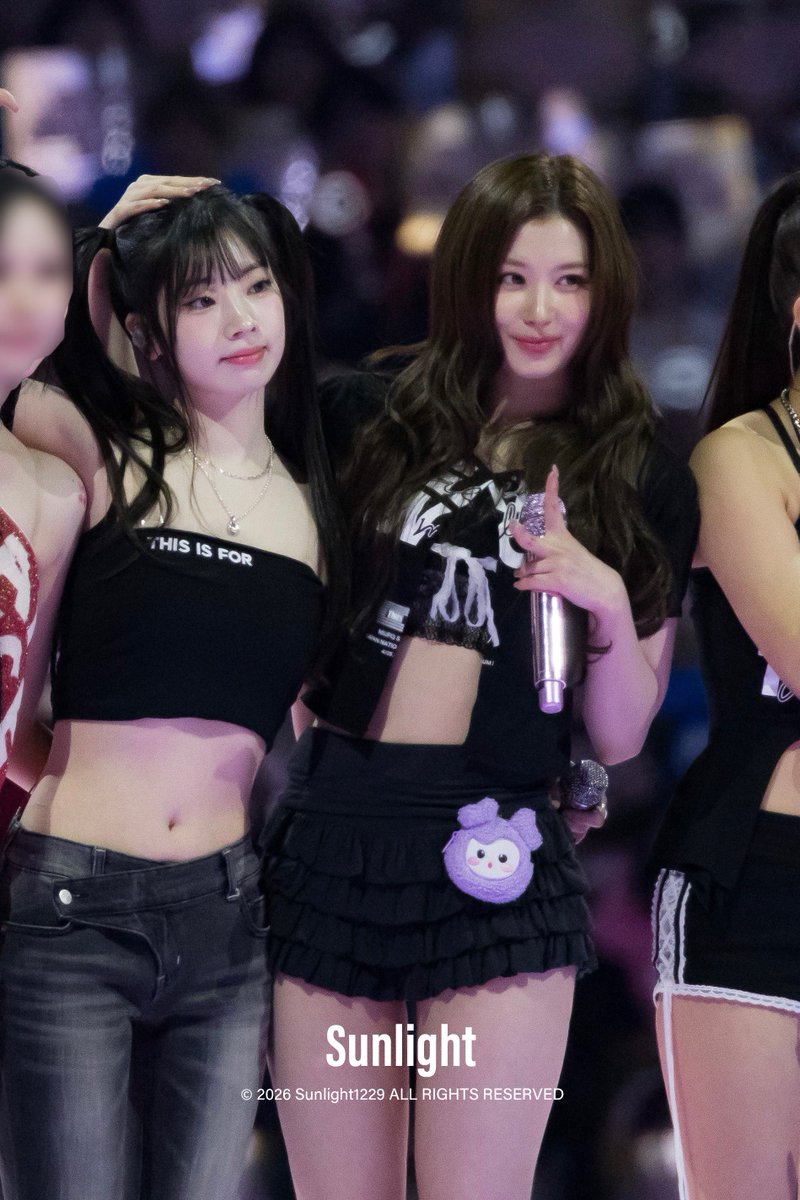 Sunlight1229's tweet image. 260426 THIS IS FOR in MUFG STADIUM 
💜🤍✩.*˚
#TWICE #트와이스 #SANA #사나 #サナ #DAHYUN #다현 #ダヒョン #SAIDA #사이다