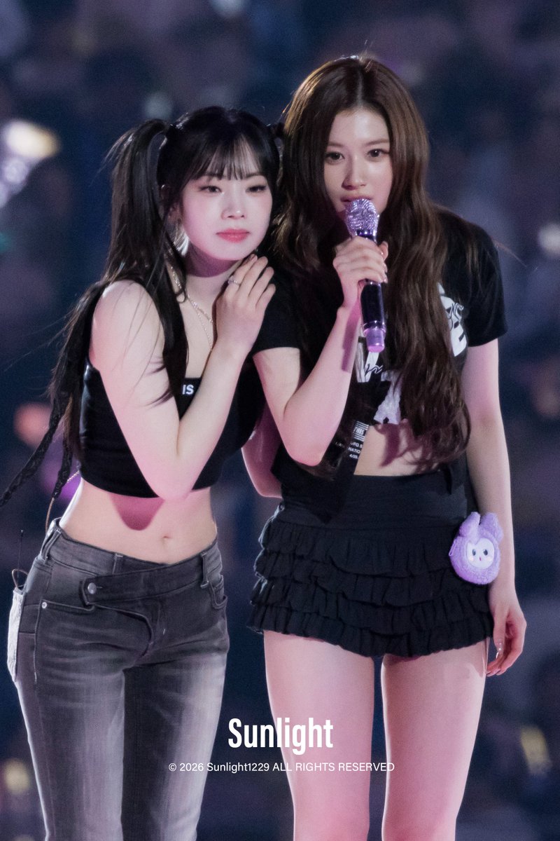 Sunlight1229's tweet image. 260426 THIS IS FOR in MUFG STADIUM 
💜🤍✩.*˚
#TWICE #트와이스 #SANA #사나 #サナ #DAHYUN #다현 #ダヒョン #SAIDA #사이다