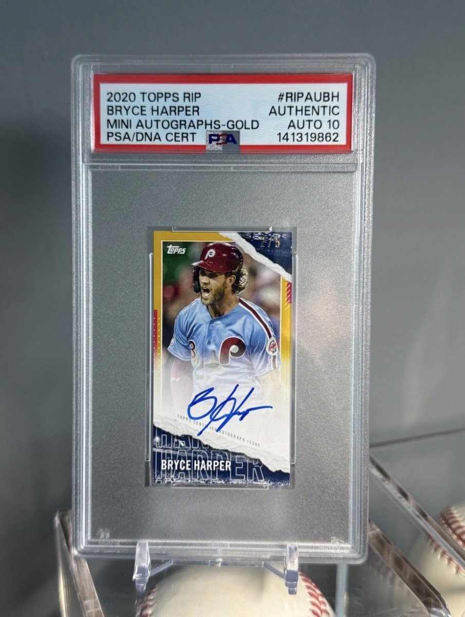 drizzzley's tweet photo. @SportsCardDeals @SportsCardBOT @84baseballcards @HobbyRetweet_ Dm me if interested? Open to offers https://t.co/7yGPfAbxRX