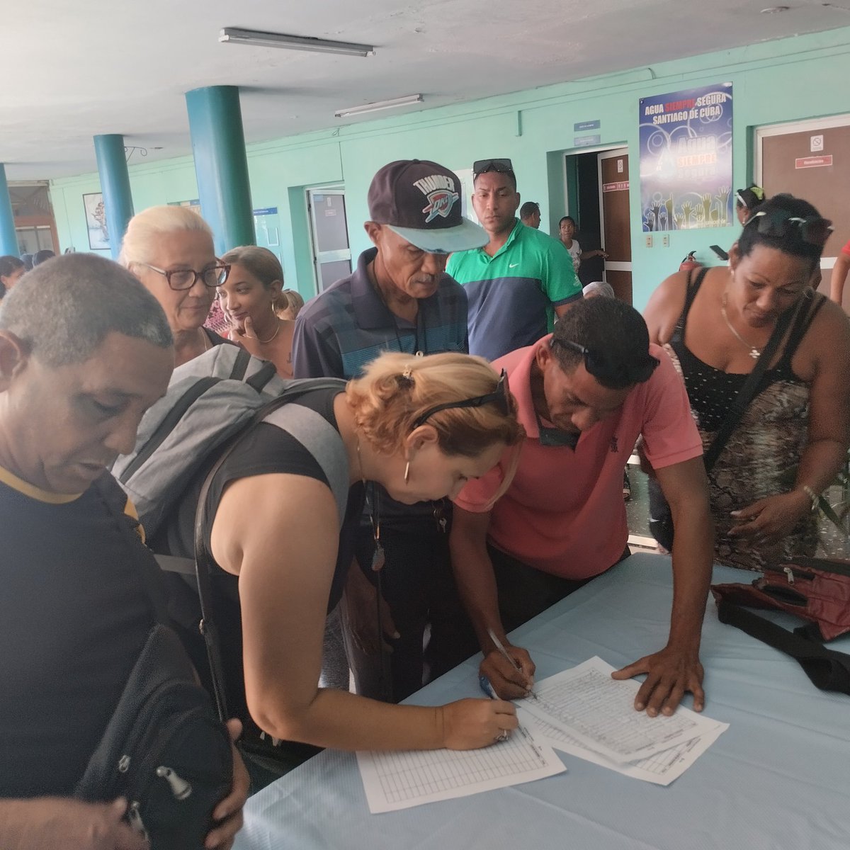 YaimaraLa's tweet photo. Los trabajadores del @CphemStgo apoyamos este acto democrático, revolucionario y legítimo #MiFirmaPorLaPatria , por FIDEL y por la REVOLUCIÓN #LaPatriaSeDefiende , hoy mañana y SIEMPRE!!!!! @ProsaludC  @DPS_Santiago @BeatrizJUrrutia @japortalmiranda https://t.co/n1zkeMVQZ8