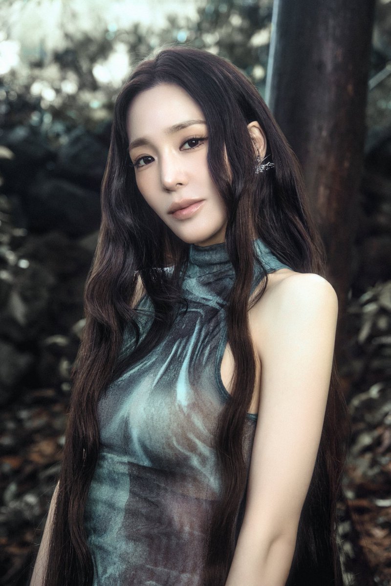 SoshiPopBase's tweet photo. Tiffany Young stuns with her insane and amazing looks in new visual photos for SUMMER'S NOT OVER https://t.co/xcNyWUDm7R