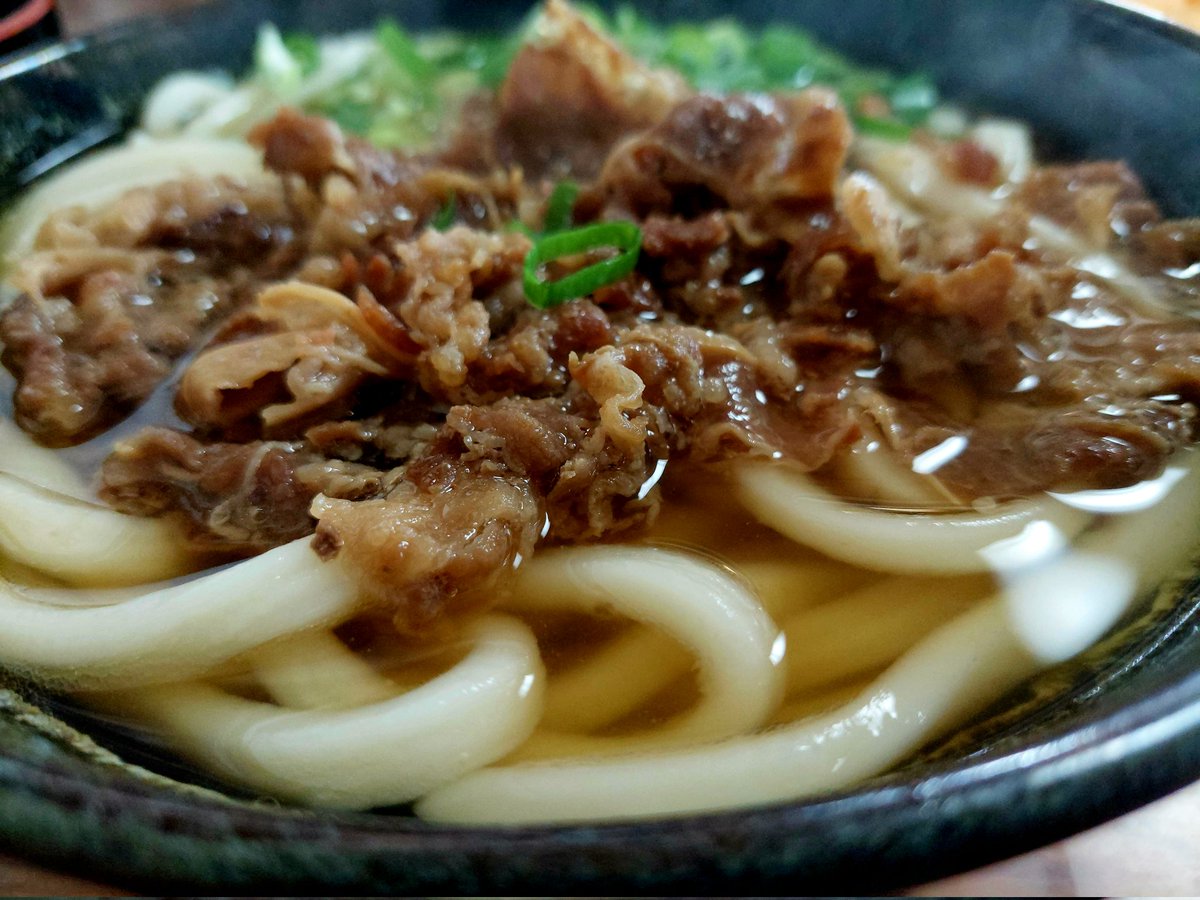___TOSSY___'s tweet photo. 地元メシDAY 2日目　昼

子供の頃から食べてた一番好きなうどん屋が休みだったので、地元の有名店へ…
地元民にしか伝わらない話だけど、大力食べるなら大牟田より瀬高だと思ってる

大力うどん https://t.co/ZM7BVUN9hC